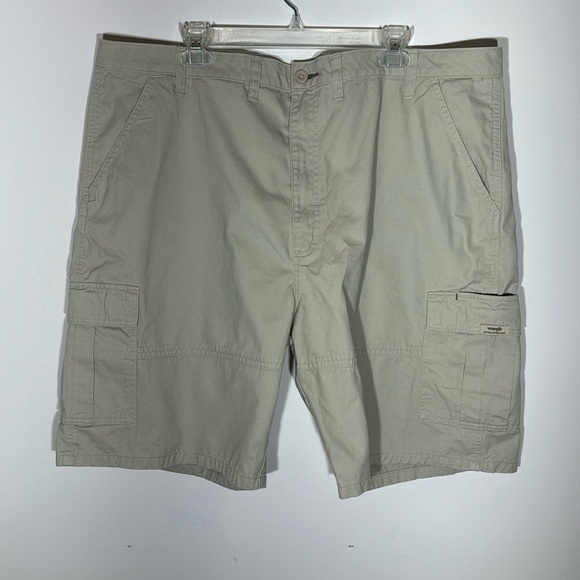 Wranglers Beige Cargo Shorts - 44 Reg - Picture 1 of 4
